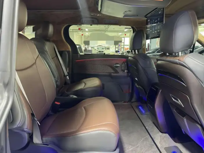 Granvia 2023 Model Intelligent Hybrid 2.5L Noble PLUS – фото 9