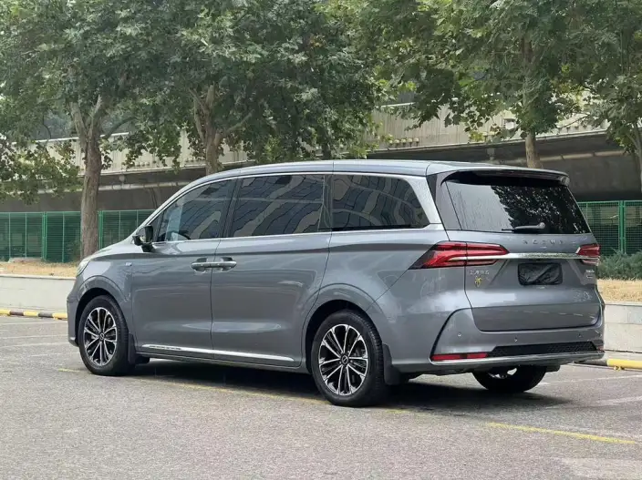 Roewe iMAX8 2022 Model 400TGI Zunrong Edition
