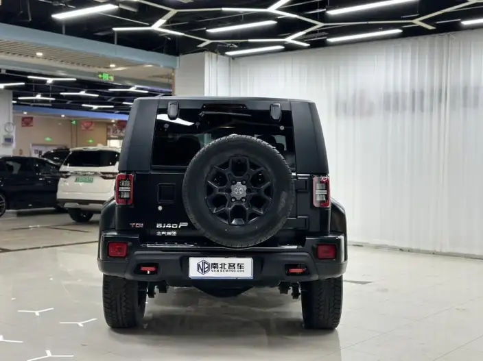 BAIC BJ40 2021 Model 2.0D Automatic 4WD Blade Hero Edition Warrior Model front and rear electronic control locks – фото 6