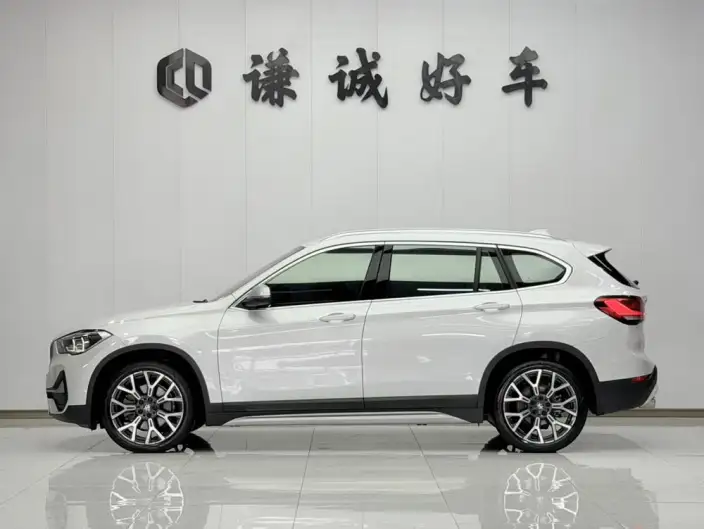 BMW X1 2022 Model xDrive25Li Exclusive Model – фото 4