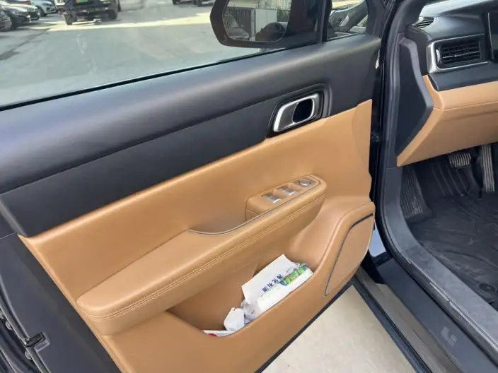 Li Auto ONE 2021 Model Extended Range 6 seat Edition – фото 5
