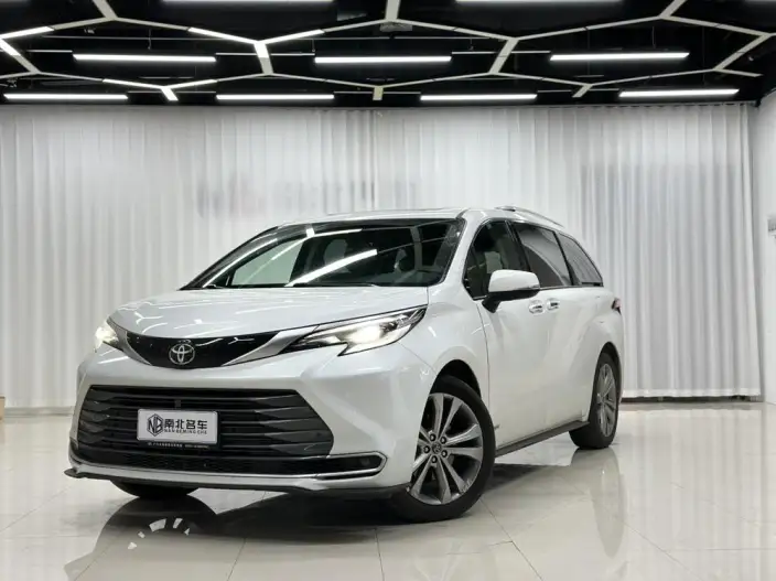 Toyota Sienna 2024 Model Hybrid 2.5L Zhen Xiang Premium Edition – фото 1