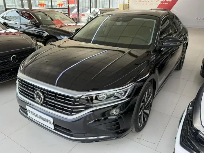 Volkswagen Passat 2022 Model 330TSI Deluxe Edition – фото 1