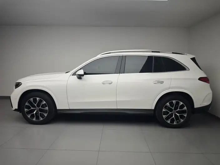 Mercedes-Benz GLC 2024 Model GLC 260 L 4MATIC Luxury Model 5 seat – фото 4