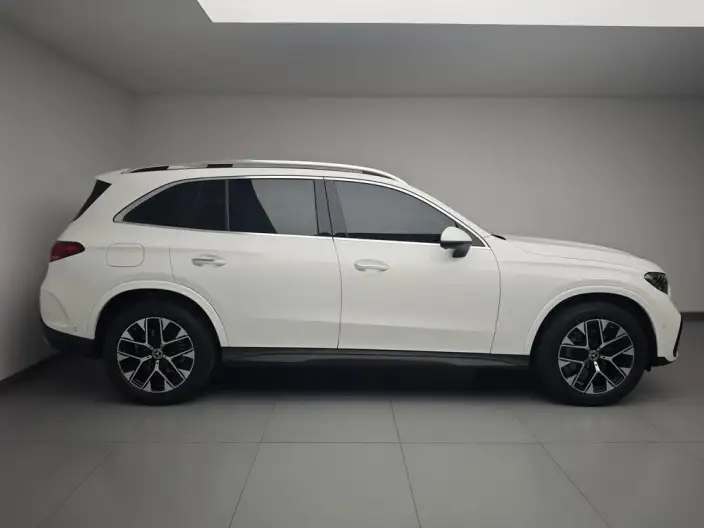 Mercedes-Benz GLC 2024 Model GLC 260 L 4MATIC Luxury Model 5 seat – фото 8
