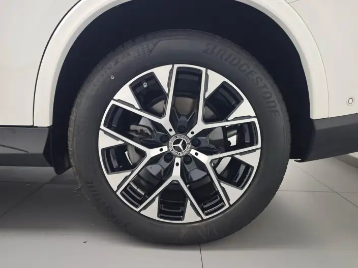 Mercedes-Benz GLC 2024 Model GLC 260 L 4MATIC Luxury Model 5 seat – фото 9