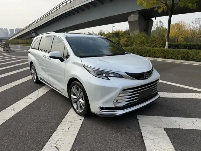 Toyota Sienna 2021 Model 2.5L Hybrid Platinum edition – фото 3