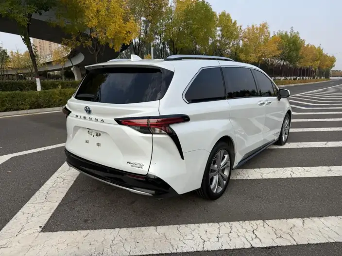 Toyota Sienna 2021 Model 2.5L Hybrid Platinum edition – фото 6