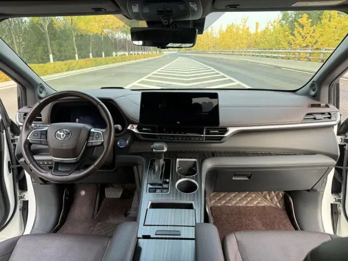 Toyota Sienna 2021 Model 2.5L Hybrid Platinum edition – фото 7