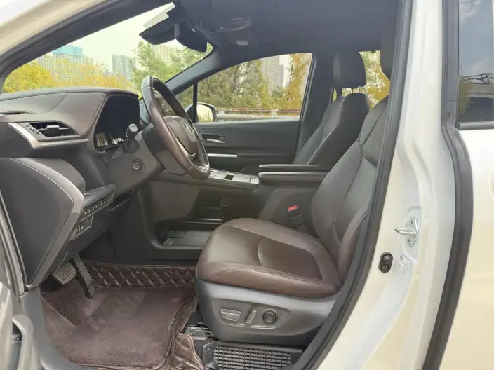 Toyota Sienna 2021 Model 2.5L Hybrid Platinum edition – фото 8