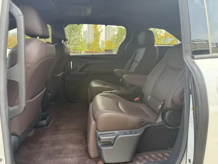 Toyota Sienna 2021 Model 2.5L Hybrid Platinum edition – фото 9