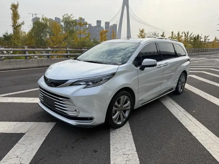 Toyota Sienna 2021 Model 2.5L Hybrid Platinum edition – фото 10