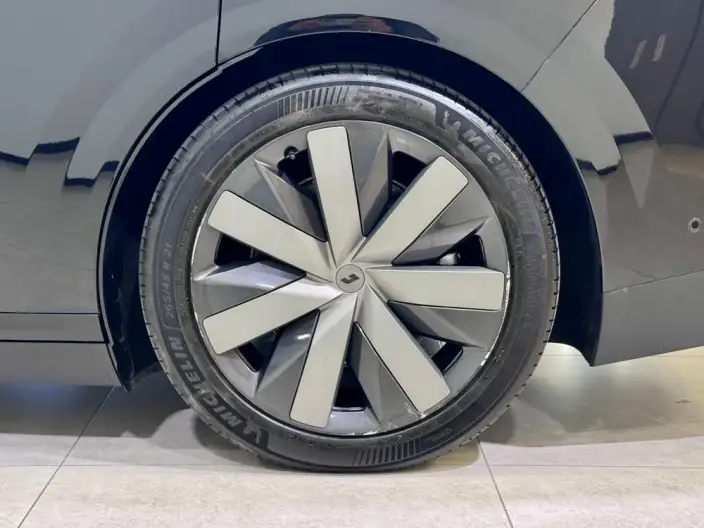 Li Auto i8 2025 Model Standard Edition – фото 8