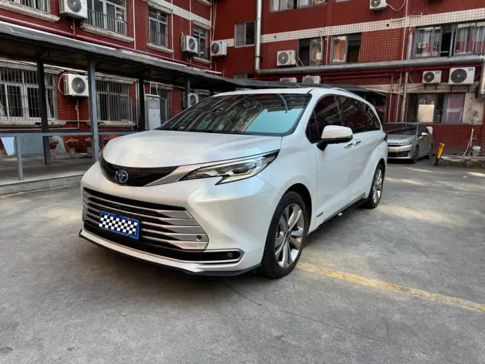Toyota Sienna 2023 Model Hybrid 2.5L Platinum edition – фото 1