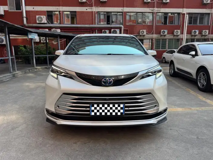 Toyota Sienna 2023 Model Hybrid 2.5L Platinum edition – фото 2