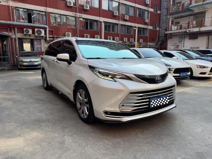 Toyota Sienna 2023 Model Hybrid 2.5L Platinum edition – фото 3