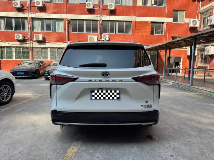 Toyota Sienna 2023 Model Hybrid 2.5L Platinum edition – фото 5