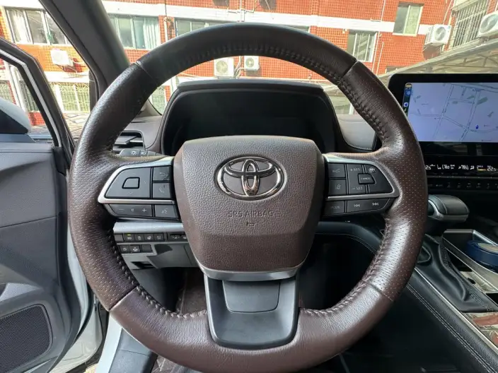 Toyota Sienna 2023 Model Hybrid 2.5L Platinum edition – фото 10