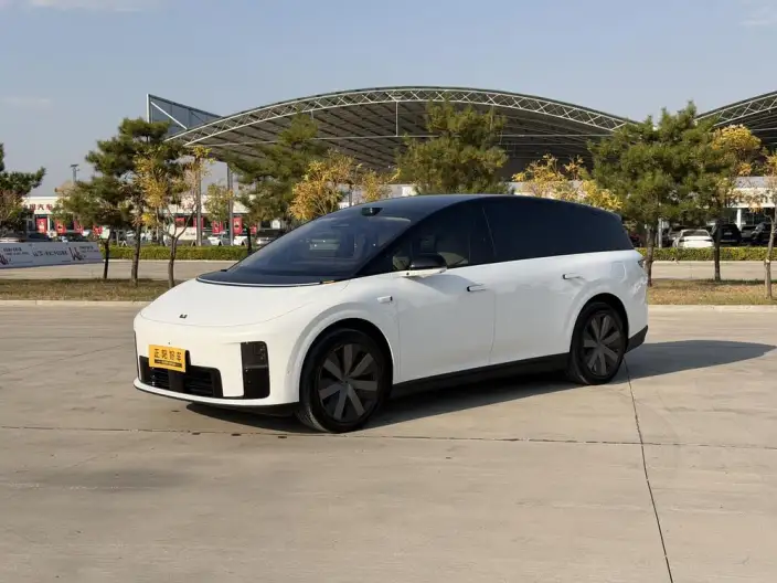 Li Auto i8 2025 Model Standard Edition – фото 1