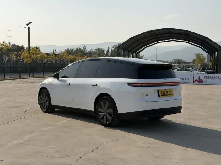 Li Auto i8 2025 Model Standard Edition – фото 5