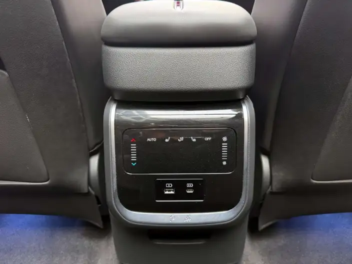 Hongqi HS7 2023 Model 2.0T 4WD Flag Ling Edition 6 seat – фото 7