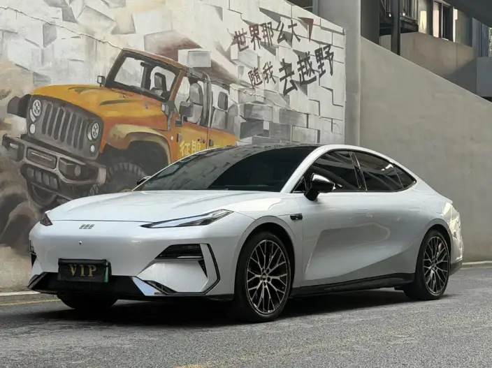 Geely Galaxy E8 2024 Model 620km Galaxy Performance version – фото 1