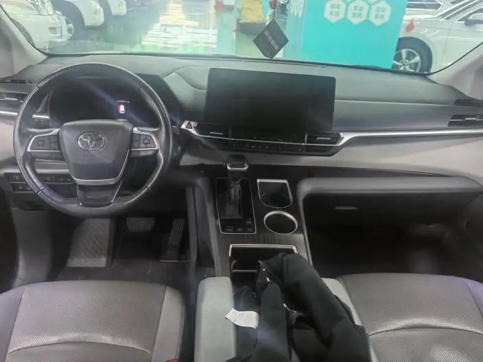 Granvia 2023 Model Intelligent Hybrid 2.5L Noble PLUS – фото 7