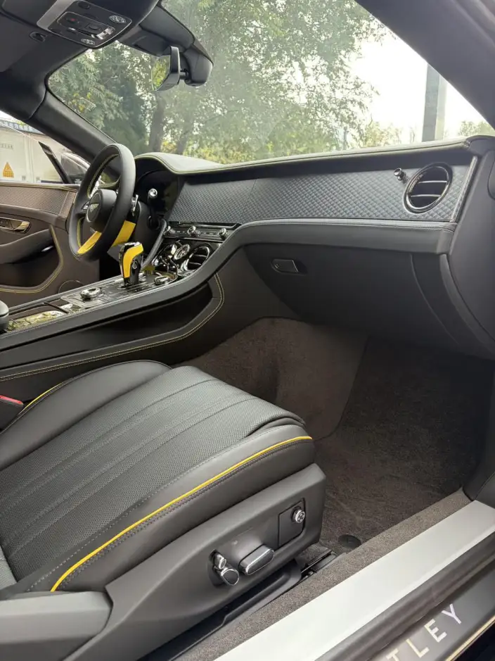 Continental PHEV 2026 Model GT – фото 10
