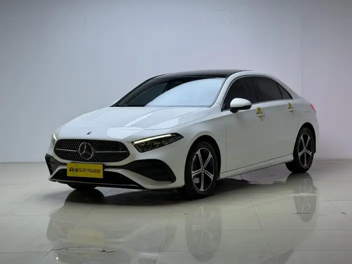 Mercedes-Benz A-class 2024 Model A 200 L Fashion Edition – фото 1