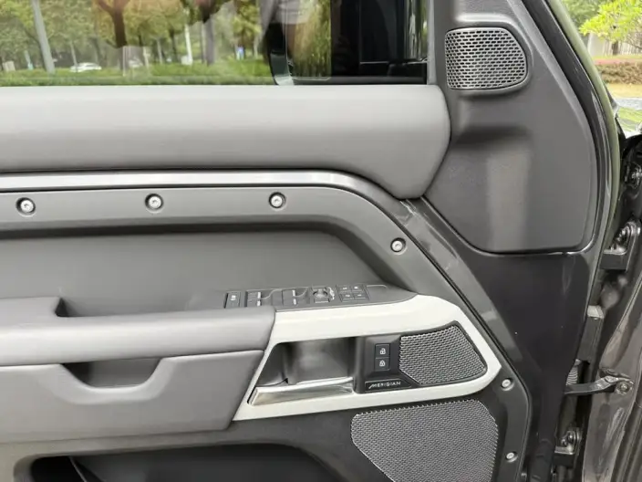 Land Rover Defender 2023 Model Facelift 110 P400 X-Dynamic HSE – фото 10