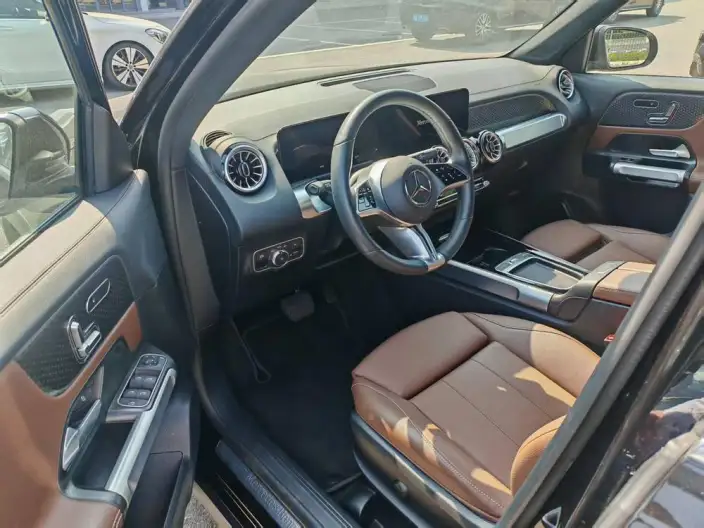 Mercedes-Benz GLB 2025 Model GLB 220 Fashion Model – фото 8