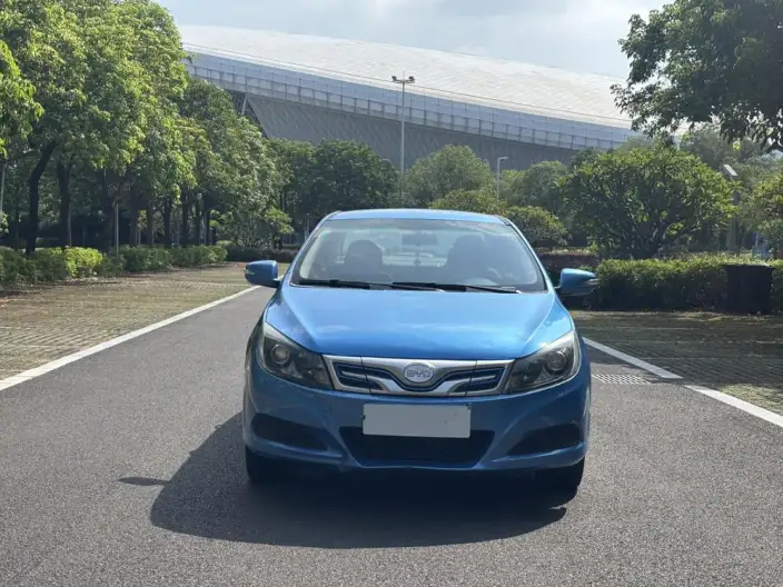 BYD E5 2017 Model 300 Zunrong Model – фото 2