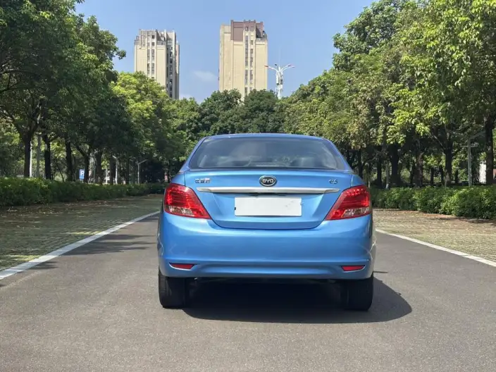 BYD E5 2017 Model 300 Zunrong Model – фото 5