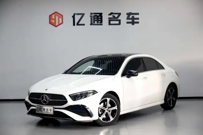 Mercedes-Benz A-class 2025 Model A 200 L Fashion Edition – фото 1