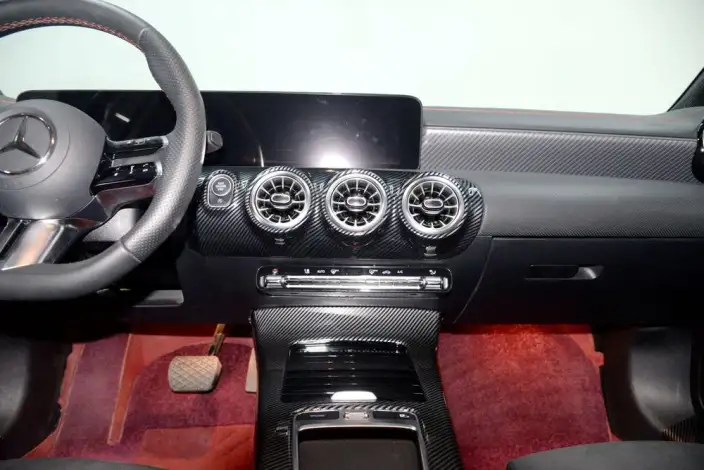 Mercedes-Benz A-class 2025 Model A 200 L Fashion Edition – фото 9