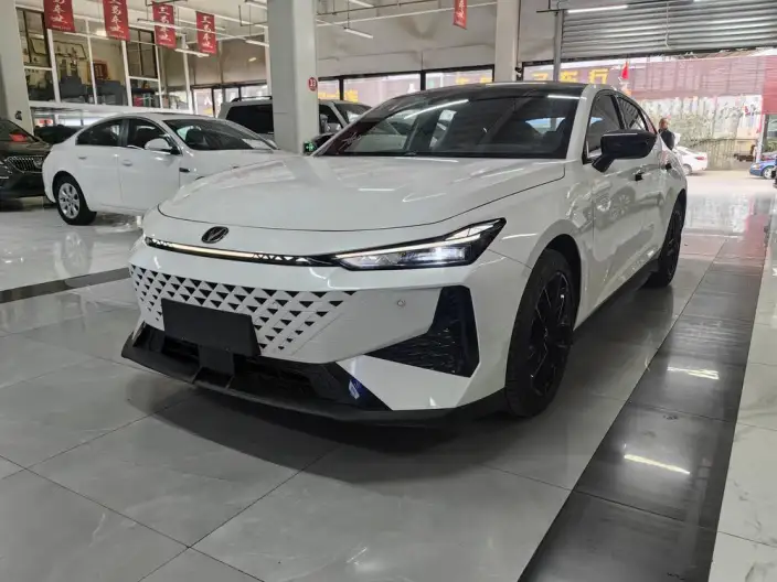 Changan UNI-V 2025 Model 1.5T 500Bar Exclusive Model – фото 1