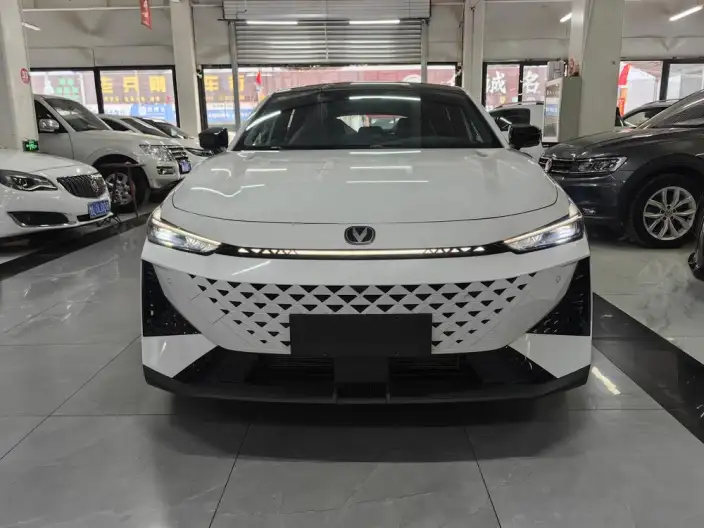 Changan UNI-V 2025 Model 1.5T 500Bar Exclusive Model – фото 2