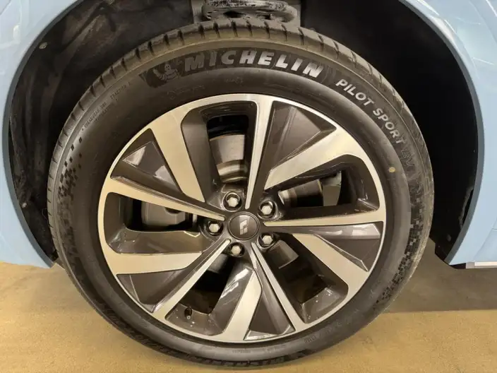 Li Auto ONE 2021 Model Extended Range 6 seat Edition – фото 6