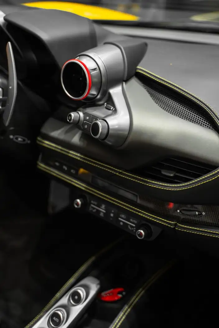 Ferrari F8 2020 Model Spider 3.9T V8 – фото 10