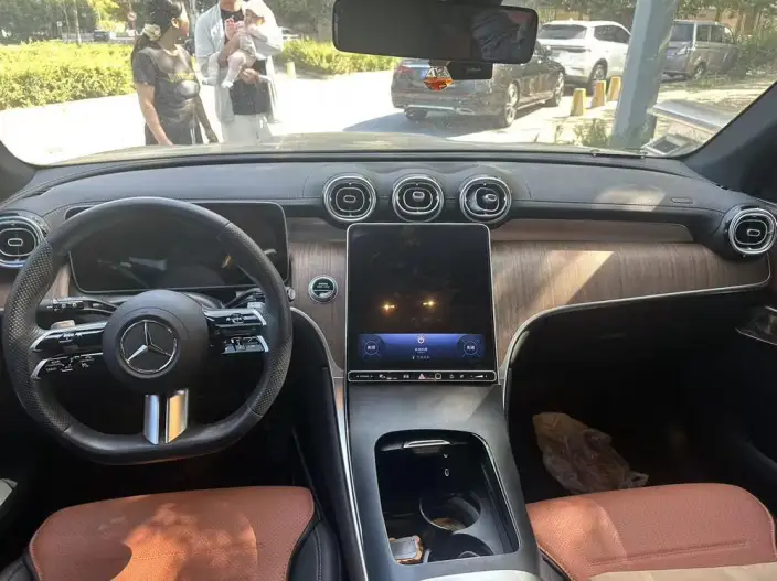 Mercedes-Benz GLC 2024 Model Facelift GLC 300 L 4MATIC Dynamic Model 5 seat – фото 9
