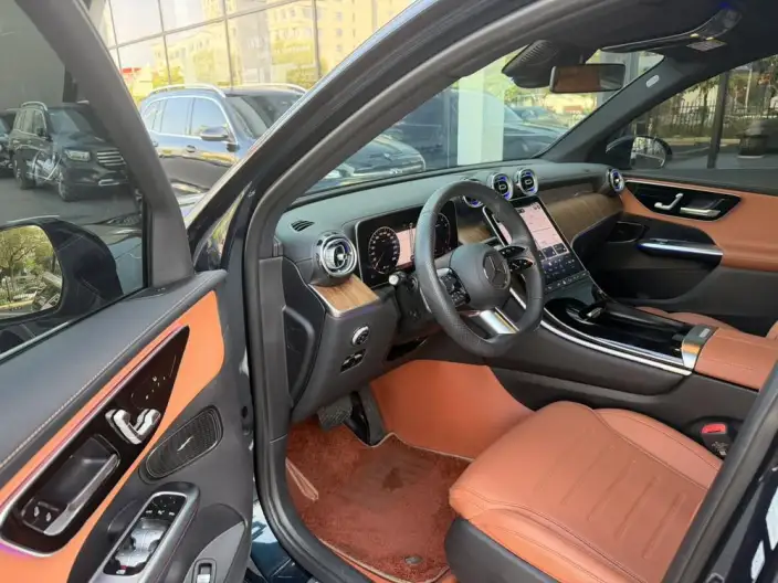 Mercedes-Benz GLC 2024 Model Facelift GLC 300 L 4MATIC Dynamic Model 5 seat – фото 6