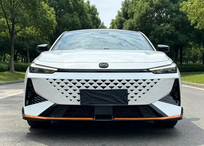 Changan UNI-V 2023 Model 1.5T Sports Edition – фото 2