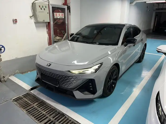 Changan UNI-V 2022 Model 1.5T Sports Edition – фото 1
