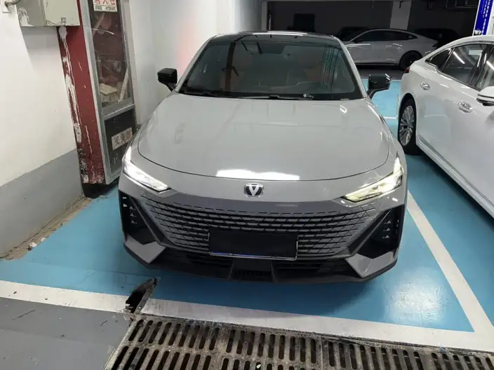Changan UNI-V 2022 Model 1.5T Sports Edition – фото 2