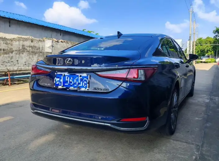 Lexus ES 2022 Model 200 Superior Edition – фото 2
