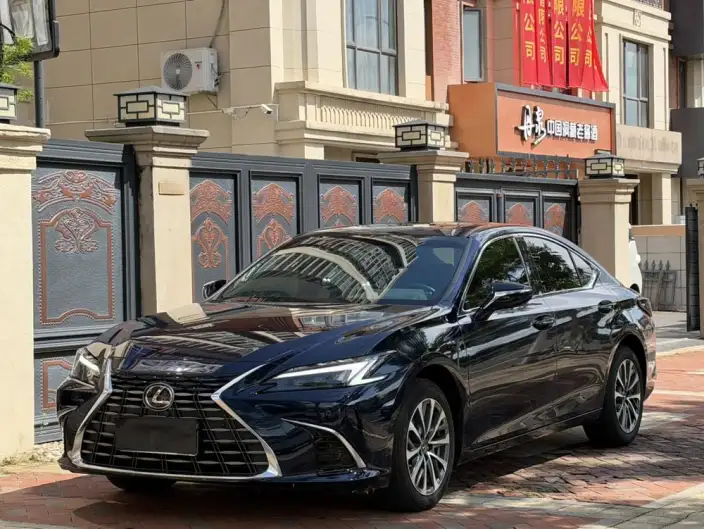 Lexus ES 2025 Model 200 Premium – фото 1