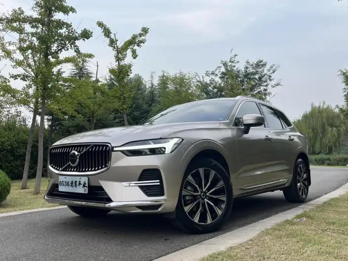 Volvo XC60 2024 Model B5 4WD Smart Range Deluxe Edition – фото 1