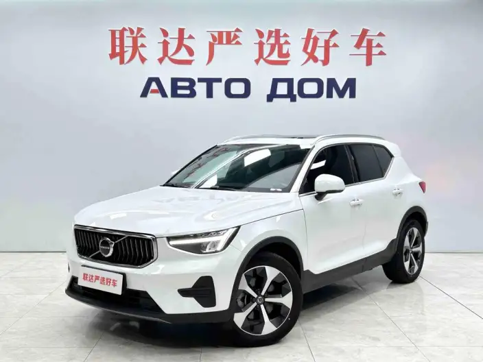Volvo XC40 2023 Model B4 4WD Smart Range Deluxe Edition – фото 1