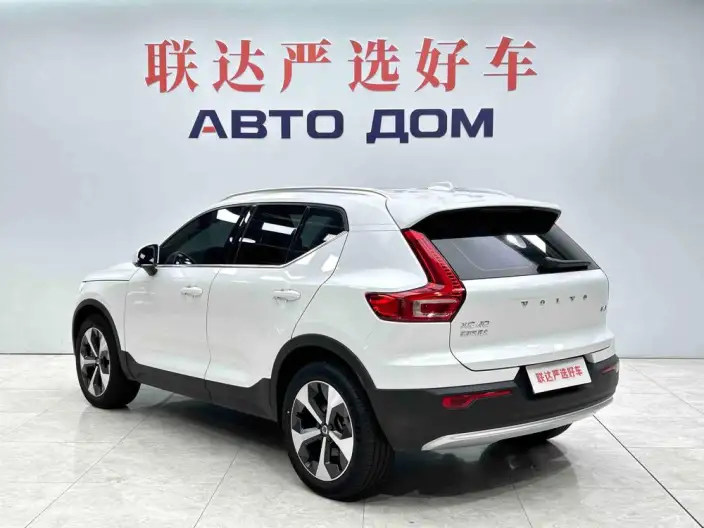 Volvo XC40 2023 Model B4 4WD Smart Range Deluxe Edition – фото 4