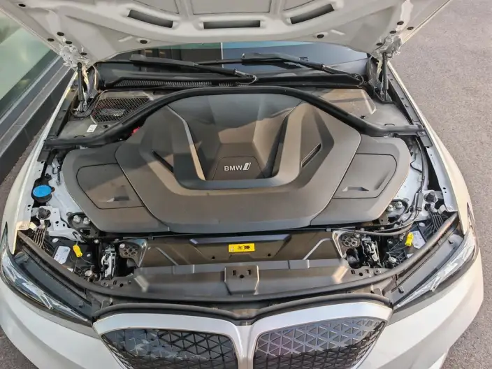 BMW i3 2026 Model Facelift eDrive35L – фото 6